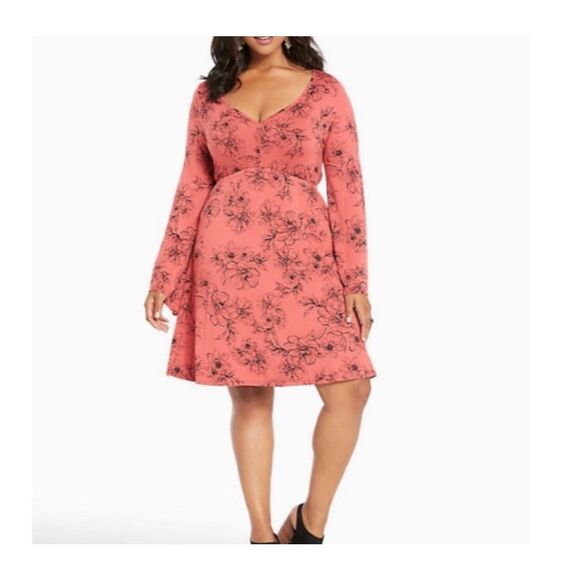 Torrid Women's Floral Bell Sleeve V-neck Fit & Flare Midi Dress  Size 00/10 - Picture 2 of 6